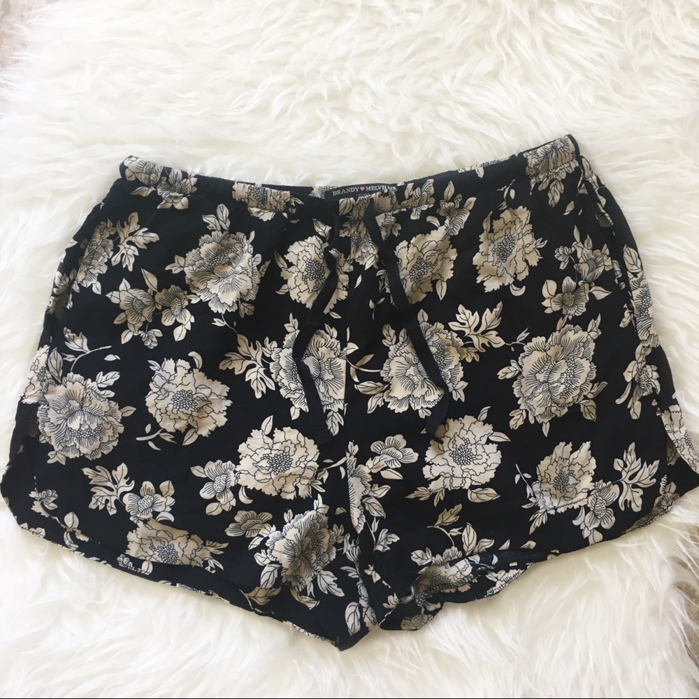 Brandy Melville eve shorts